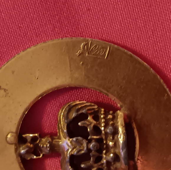 Vintage Coro Pegasus Crown Pendant - Picture 6 of 9